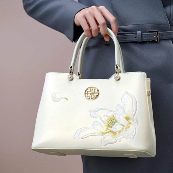 15_Embroidery_Leather_White_Crossbody_Tote_Bag_Lotus_Luxury_Gift_P120279.jpg 15_Embroidery_Leather_White_Crossbody_Tote_Bag_Lotus_Luxury_Gift_P120279.jpg