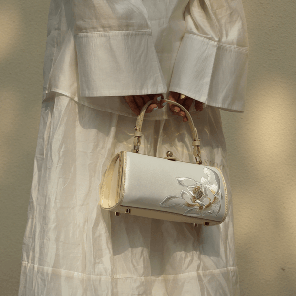 1_Embroidery_Leather_White_Shoulder_Bag_Lotus_Elegant_Handbag_P120312.png 1_Embroidery_Leather_White_Shoulder_Bag_Lotus_Elegant_Handbag_P120312.png