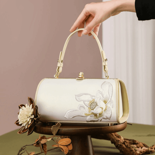 1e_Embroidery_Leather_White_Shoulder_Bag_Lotus_Elegant_Handbag_P120312.png 1e_Embroidery_Leather_White_Shoulder_Bag_Lotus_Elegant_Handbag_P120312.png