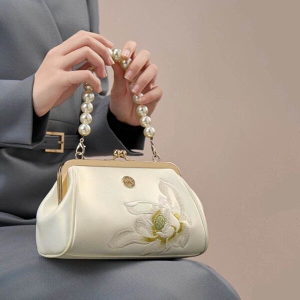 3_Embroidery_Leather_Kiss_Lock_Clutch_Bag_Lotus_Evening_Handbag.jpg 3_Embroidery_Leather_Kiss_Lock_Clutch_Bag_Lotus_Evening_Handbag.jpg