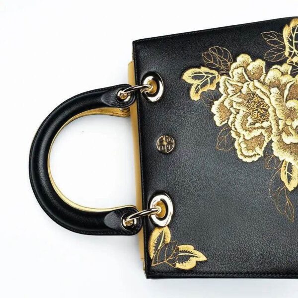 Embroidery_Leather_Lady_Luxury_Black_HandBag_Royal_Gold_Peony_-_SinoCultural-2473935.jpg Embroidery_Leather_Lady_Luxury_Black_HandBag_Royal_Gold_Peony_-_SinoCultural-2473935.jpg
