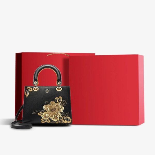 Embroidery_Leather_Lady_Luxury_Black_HandBag_Royal_Gold_Peony_-_SinoCultural-2473982_f222de94-d4b9-4422-aa3b-ea601bd2ac9a.jpg Embroidery_Leather_Lady_Luxury_Black_HandBag_Royal_Gold_Peony_-_SinoCultural-2473982_f222de94-d4b9-4422-aa3b-ea601bd2ac9a.jpg