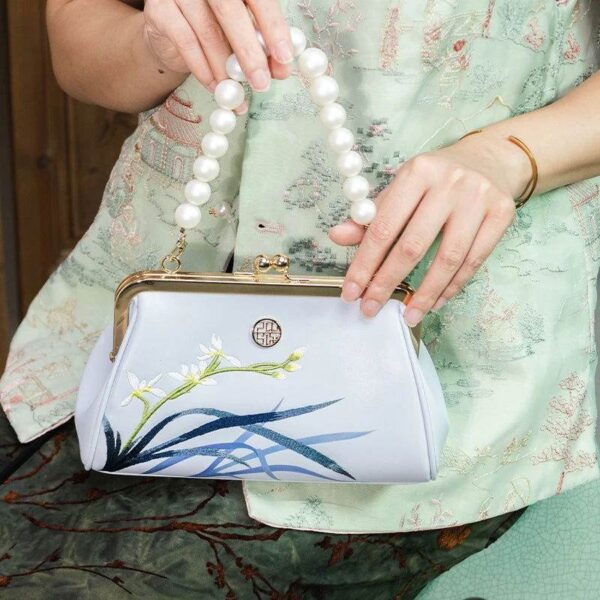 Embroidery_Leather_Pearl_Chain_Kiss_Lock_Clutch_Handbag_Orchid_-_SinoCultural-2474457.jpg Embroidery_Leather_Pearl_Chain_Kiss_Lock_Clutch_Handbag_Orchid_-_SinoCultural-2474457.jpg
