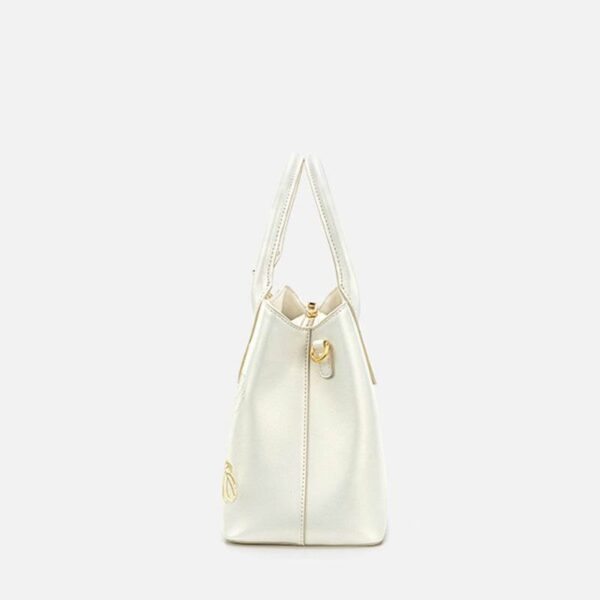 Embroidery_Leather_Tote_Bag_White_Blooming_Peony_-_SinoCultural-2476422.jpg Embroidery_Leather_Tote_Bag_White_Blooming_Peony_-_SinoCultural-2476422.jpg