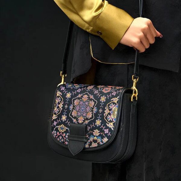 Model_Wearing_Song_Brocade_Messenger_Bag_Casual_Elegance01.jpg Model_Wearing_Song_Brocade_Messenger_Bag_Casual_Elegance01.jpg