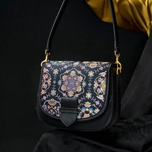 Model_Wearing_Song_Brocade_Messenger_Bag_Casual_Elegance03.jpg Model_Wearing_Song_Brocade_Messenger_Bag_Casual_Elegance03.jpg