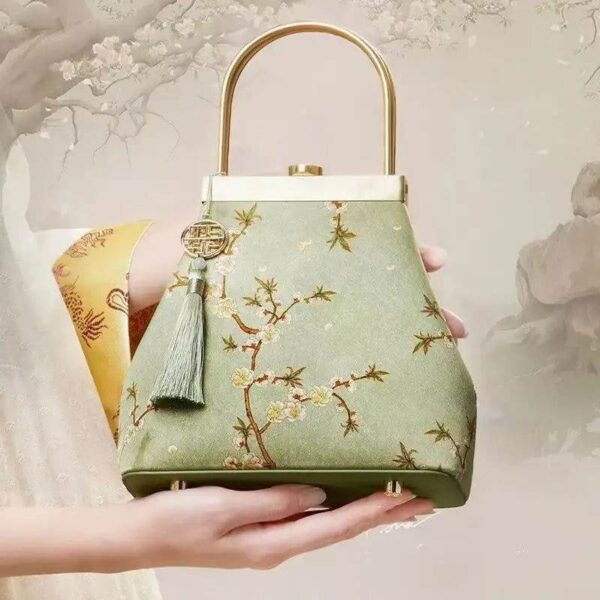 Mulberry_Silk_Luxury_Light_Green_Kiss_Lock_Clutch_Bag_-_SinoCultural-2481835.jpg Mulberry_Silk_Luxury_Light_Green_Kiss_Lock_Clutch_Bag_-_SinoCultural-2481835.jpg