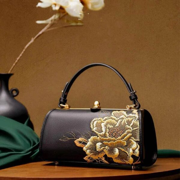 P110149_Embroidery_Leather_Chain_Barrel_Bag_Royal_Gold_Peony_Luxury_Handbag_1.jpg P110149_Embroidery_Leather_Chain_Barrel_Bag_Royal_Gold_Peony_Luxury_Handbag_1.jpg