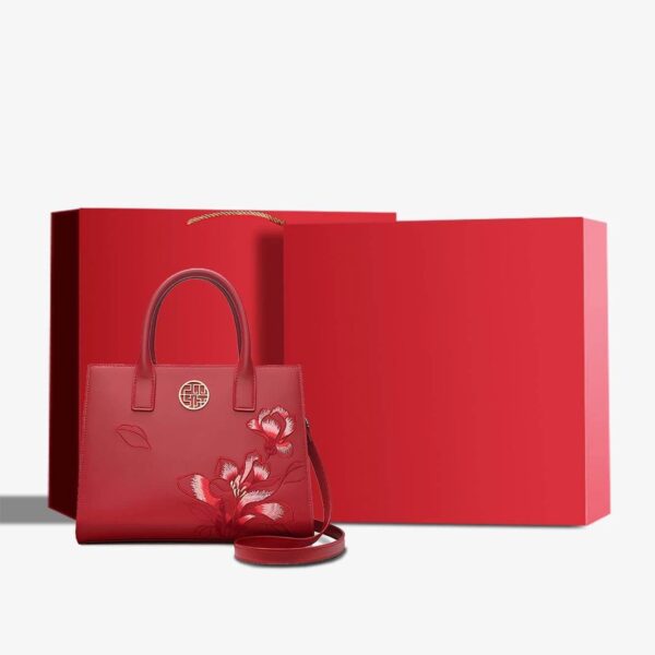 P120437_1-Embroidery_Leather_White_Commuting_Handbag_Orchid_with_Scarf.jpg P120437_1-Embroidery_Leather_White_Commuting_Handbag_Orchid_with_Scarf.jpg