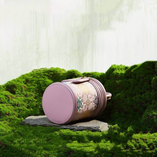 Song_Brocade_Leather_Bucket_Cylinder_Bag_-_SinoCultural-2483269.jpg Song_Brocade_Leather_Bucket_Cylinder_Bag_-_SinoCultural-2483269.jpg