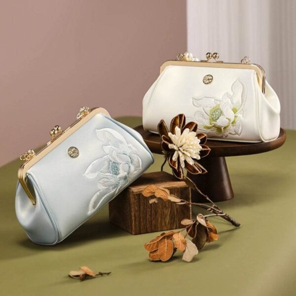 a_Embroidery_Leather_Kiss_Lock_Clutch_Bag_Lotus_Evening_Handbag.jpg a_Embroidery_Leather_Kiss_Lock_Clutch_Bag_Lotus_Evening_Handbag.jpg