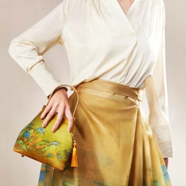 d_Chinese_Painting_Mulberry_Silk_High-end_Lux_Kiss_Lock_Clutch_Handbag_-_SinoCultural.jpg d_Chinese_Painting_Mulberry_Silk_High-end_Lux_Kiss_Lock_Clutch_Handbag_-_SinoCultural.jpg