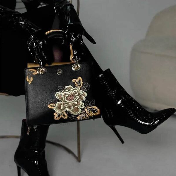 embroidery-leather-black-gold-peony-handbag-_maki-model.jpg embroidery-leather-black-gold-peony-handbag-_maki-model.jpg