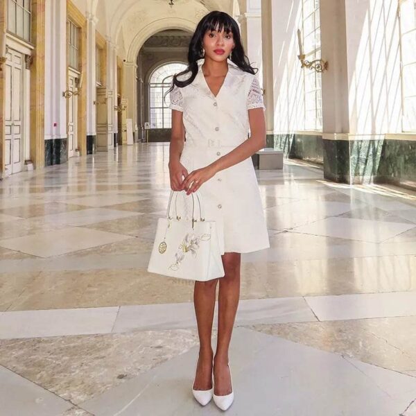 embroidery-leather-magnolia-tote-bag-scarf-model-side.jpg embroidery-leather-magnolia-tote-bag-scarf-model-side.jpg