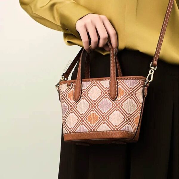 luxury-zhuang-brocade-embroidered-leather-zipper-crossbody-bag-model-crossbody.jpg luxury-zhuang-brocade-embroidered-leather-zipper-crossbody-bag-model-crossbody.jpg