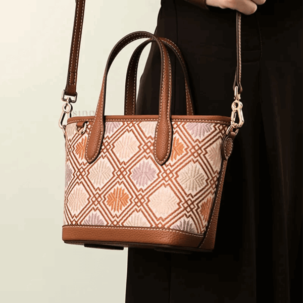 luxury-zhuang-brocade-embroidered-leather-zipper-crossbody-bag-model-shoulder-handheld.png luxury-zhuang-brocade-embroidered-leather-zipper-crossbody-bag-model-shoulder-handheld.png