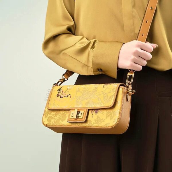 yunjin-brocade-leather-handbag-embroidered-butterfly-pattern-model-crossbody.jpg yunjin-brocade-leather-handbag-embroidered-butterfly-pattern-model-crossbody.jpg