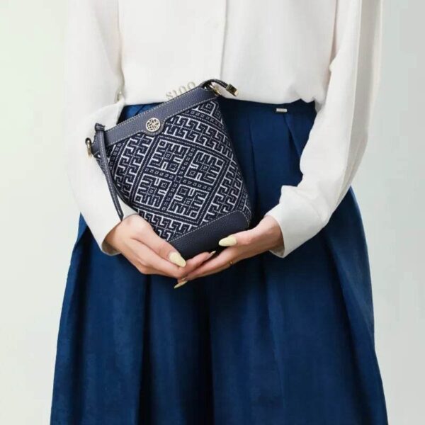 zhuang-brocade-bucket-crossbody-bag-model-blue-dress-waist-hold.jpg zhuang-brocade-bucket-crossbody-bag-model-blue-dress-waist-hold.jpg